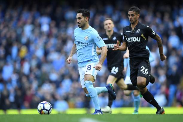 一名年轻选 一名年轻选